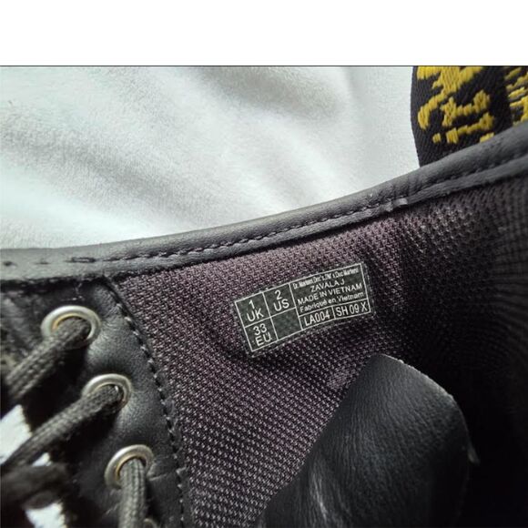 Dr. Martens I Youth Size 2 I Leather Lace Up Combat Boots AirWair I Black - Picture 11 of 11